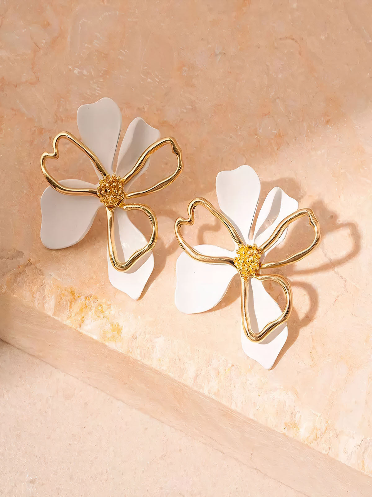 Contrast Metal Flower Stud Earrings