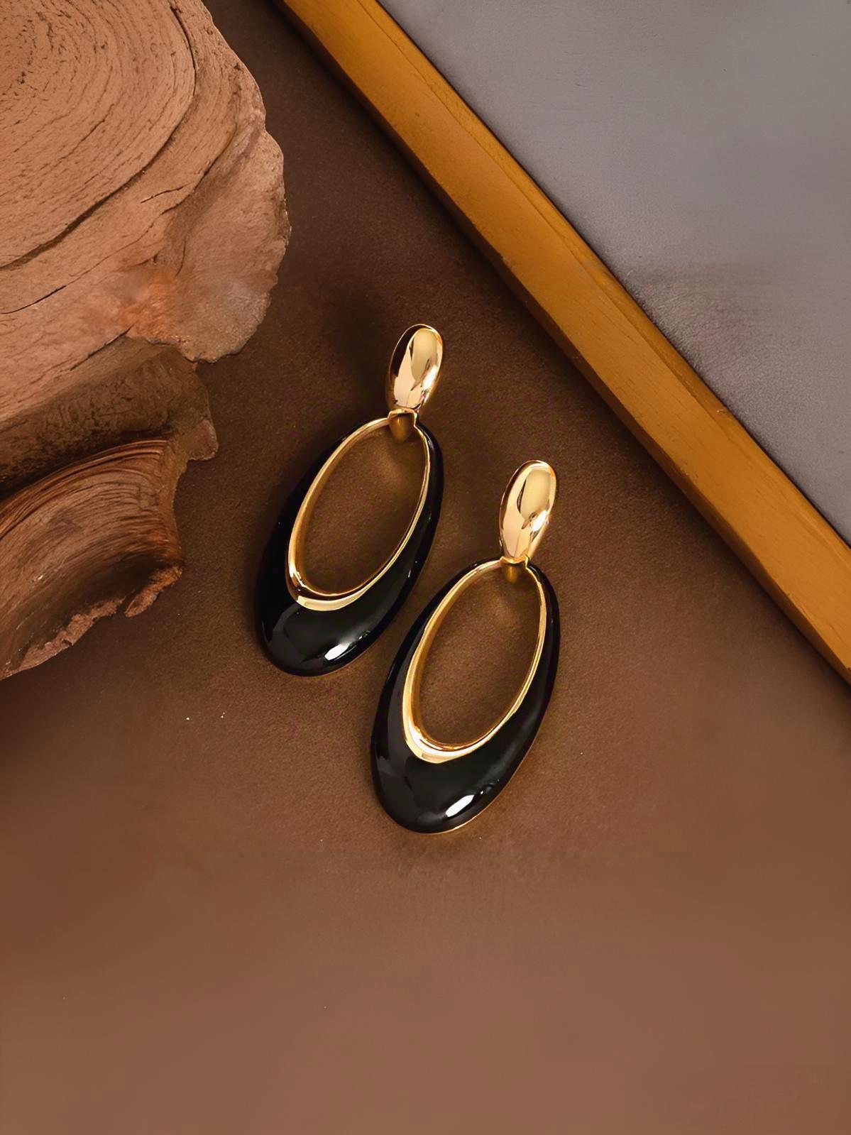 Openwork Oval Earrings