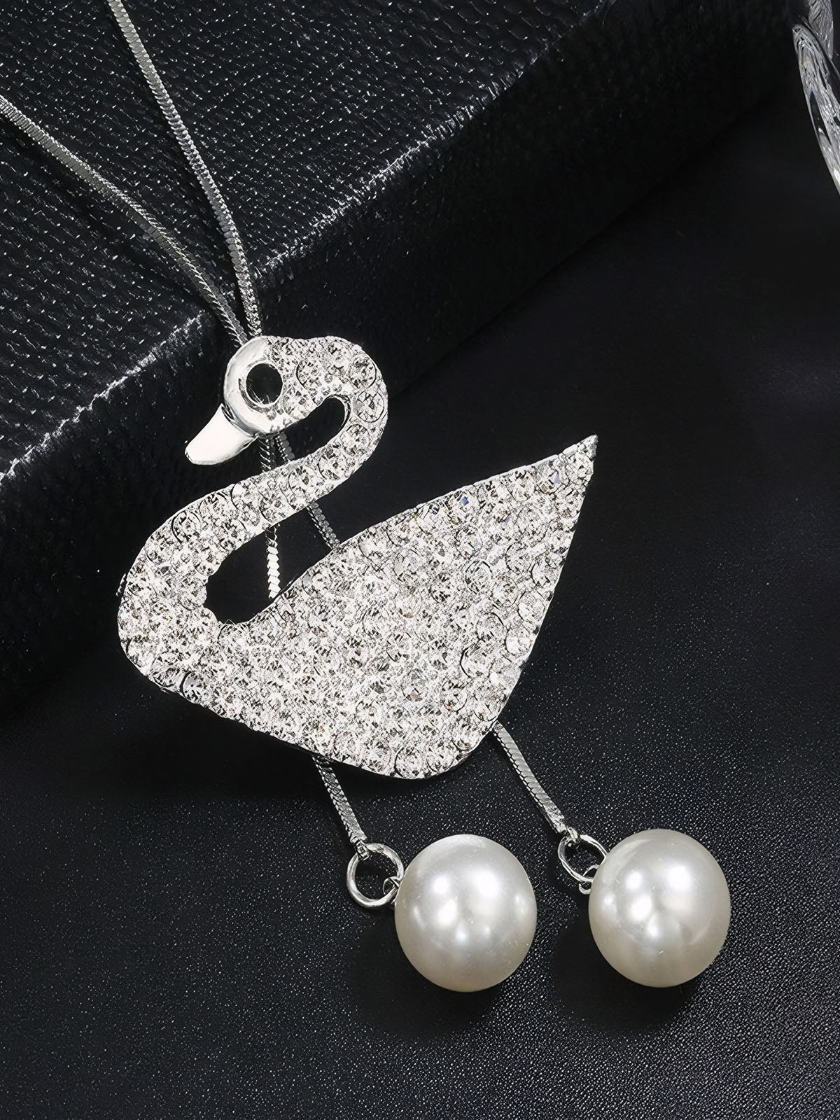 Pearl Pearl Swan Necklace