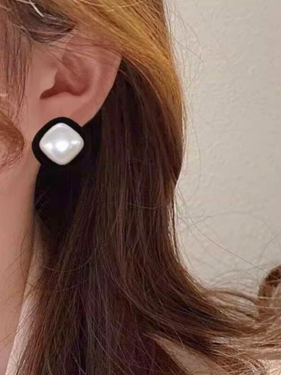Square Imitation Pearl Stud Earrings